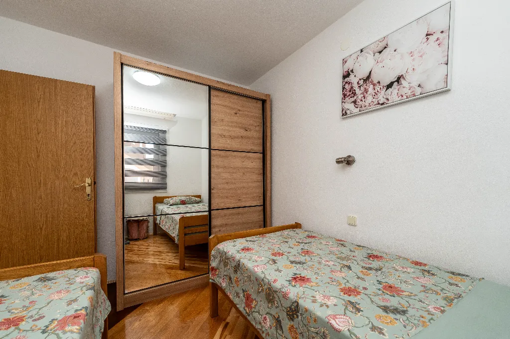 Apartment in Vir for 4 Guests with Terrace