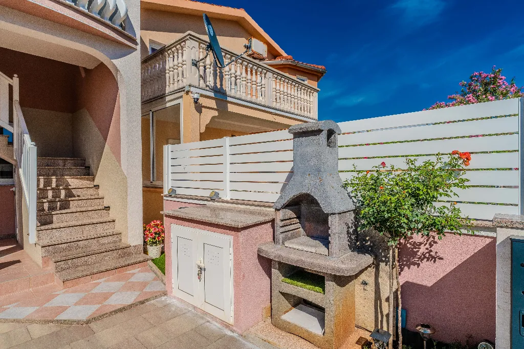 Apartment in Vir for 4 Guests with Terrace