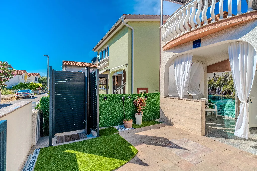 Apartment in Vir for 4 Guests with Terrace