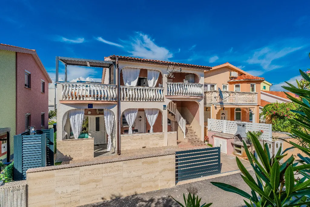 Apartment in Vir for 4 Guests with Terrace