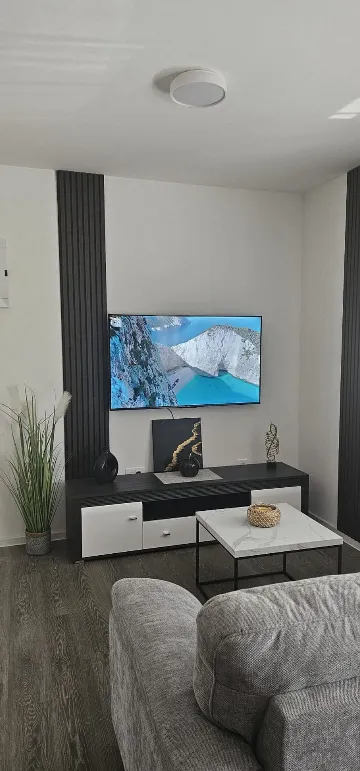 Apartment in Vir for 4–5 with Courtyard Pool