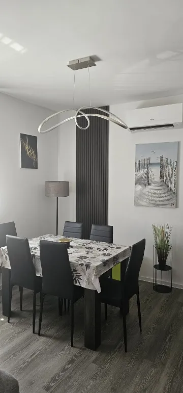 Apartment in Vir for 4–5 with Courtyard Pool