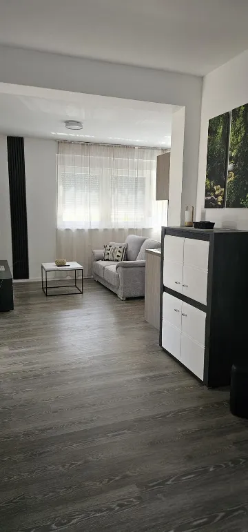 Apartment in Vir for 4–5 with Courtyard Pool