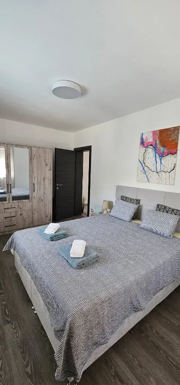 Apartment in Vir for 4–5 with Courtyard Pool