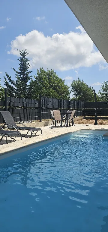 Apartment in Vir for 4–5 with Courtyard Pool