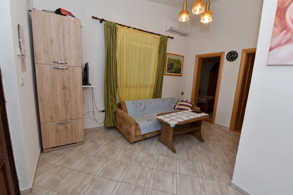 Apartment in Vir for 4–5 with Partial Sea View