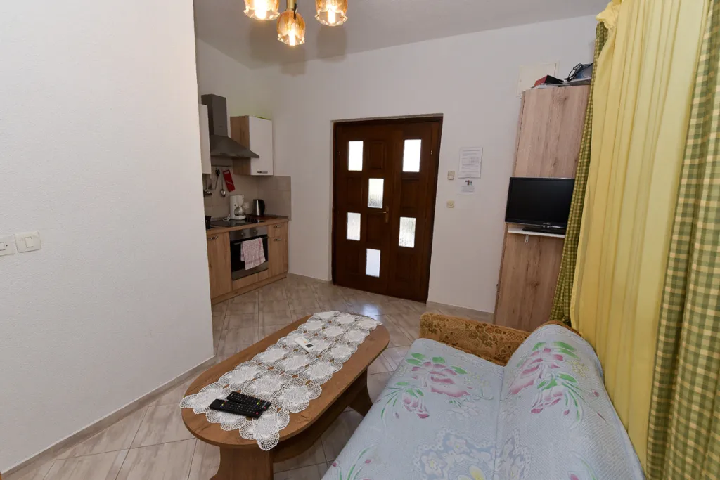 Apartment in Vir for 4–5 with Partial Sea View