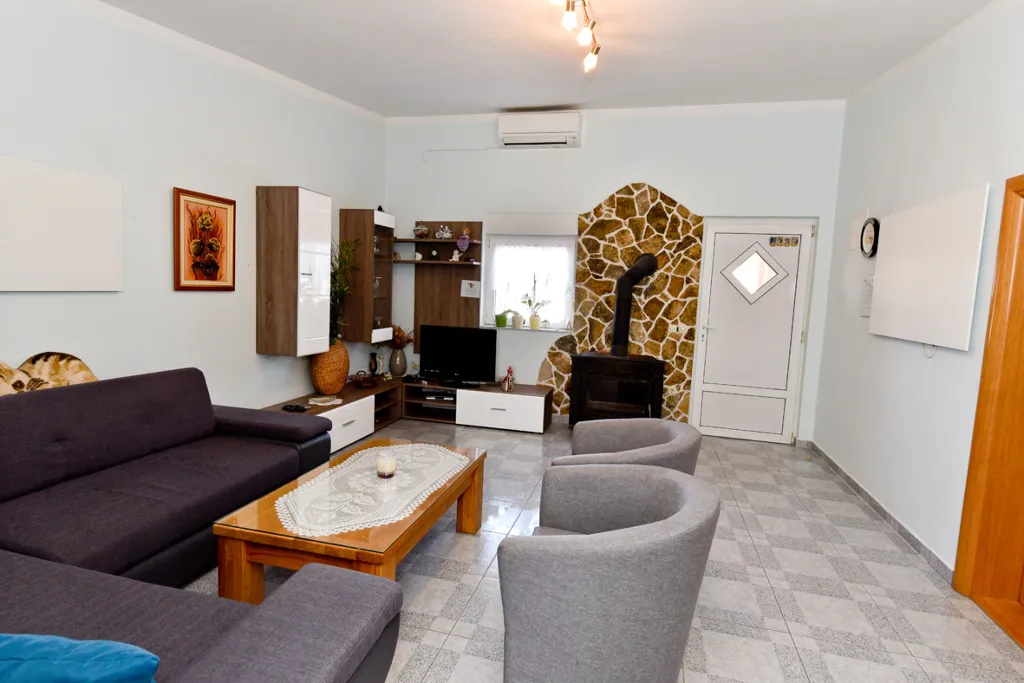 Apartment with Sea-View Balcony in Vir