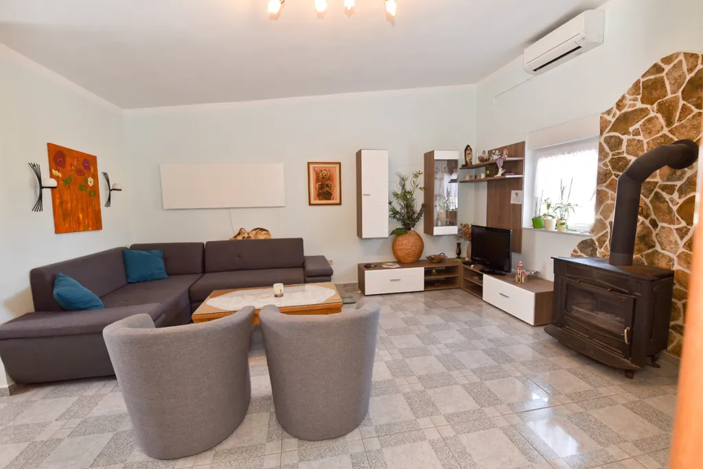Apartment with Sea-View Balcony in Vir