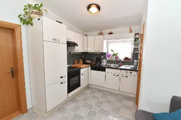 Apartment with Sea-View Balcony in Vir