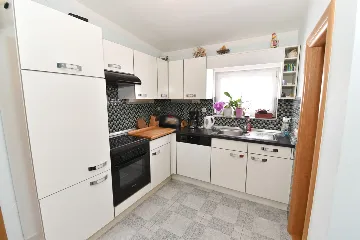 Apartment with Sea-View Balcony in Vir