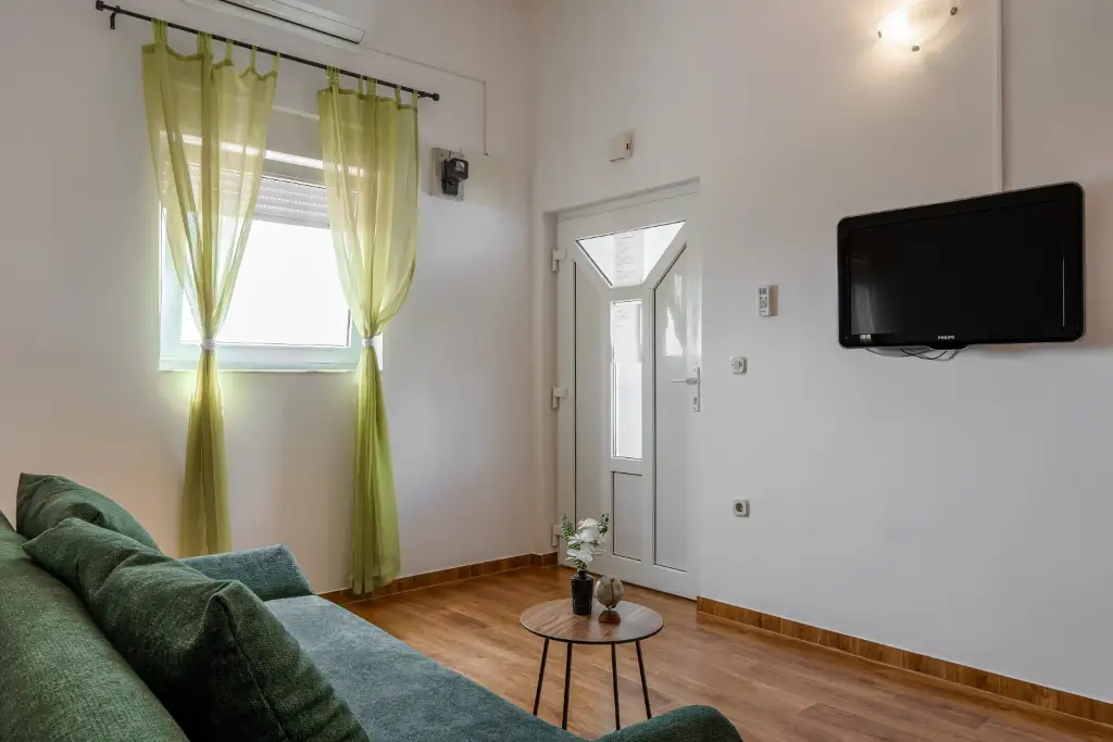 Apartment in Vir for 2–4 Guests with Sea Views