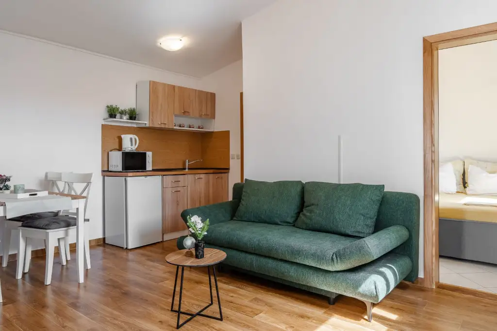 Apartment in Vir for 2–4 Guests with Sea Views