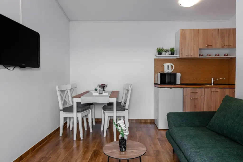 Apartment in Vir for 2–4 Guests with Sea Views