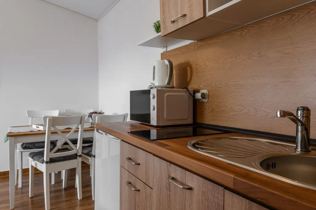 Apartment in Vir for 2–4 Guests with Sea Views