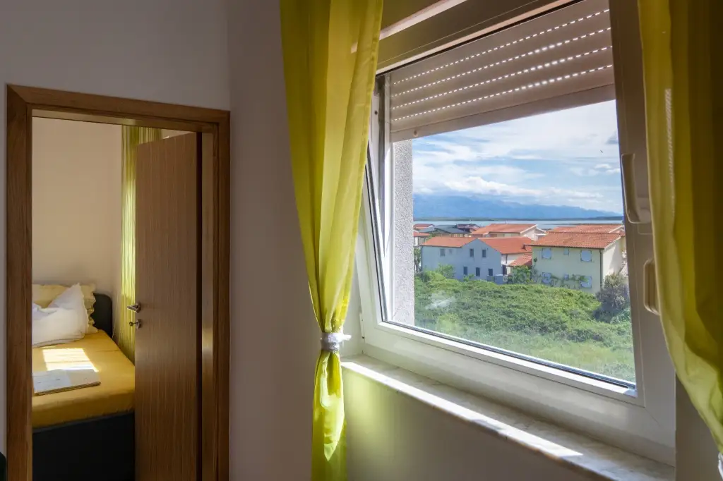 Apartment in Vir for 2–4 Guests with Sea Views