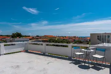 Apartment in Vir for 2–4 Guests with Sea Views