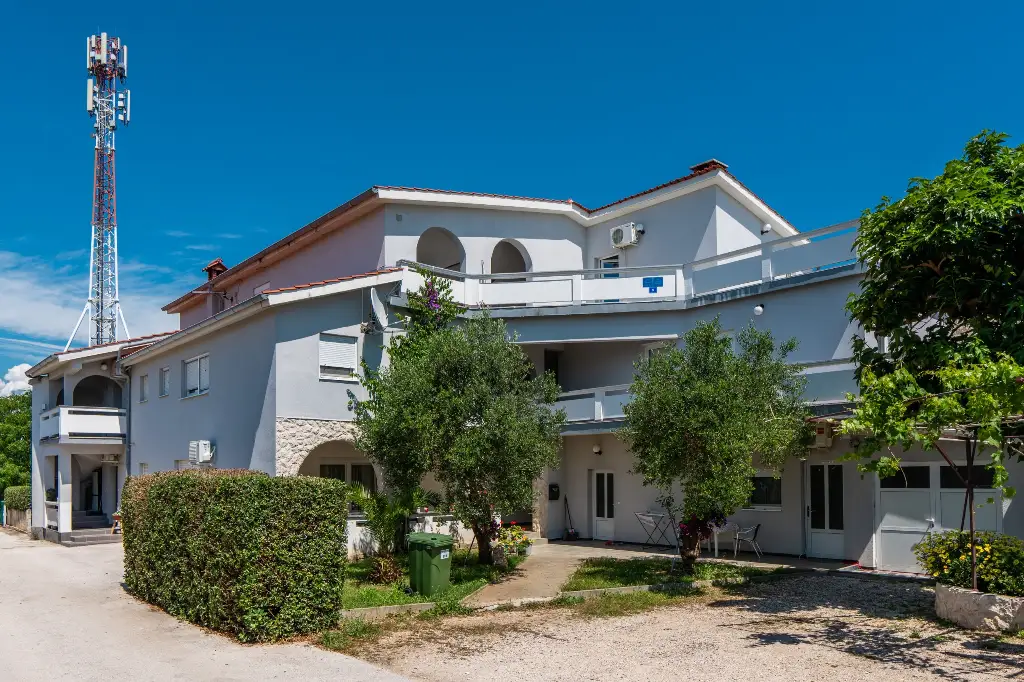 Vir 1-Bedroom Apartment with Partial Sea View