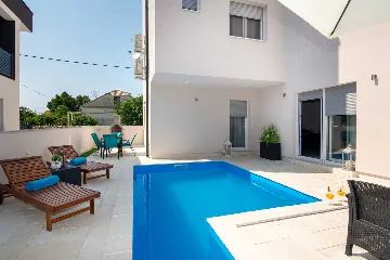 Apartment in Vir for 4 Guests with Private Pool