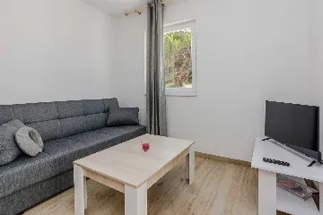 Vir 2-Bedroom Apartment for up to 4 Guests