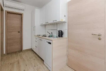 Vir 2-Bedroom Apartment for up to 4 Guests