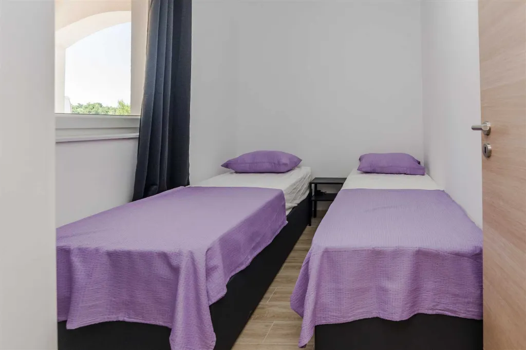 Vir 2-Bedroom Apartment for up to 4 Guests