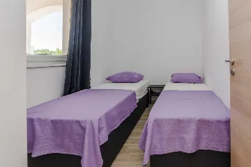 Vir 2-Bedroom Apartment for up to 4 Guests