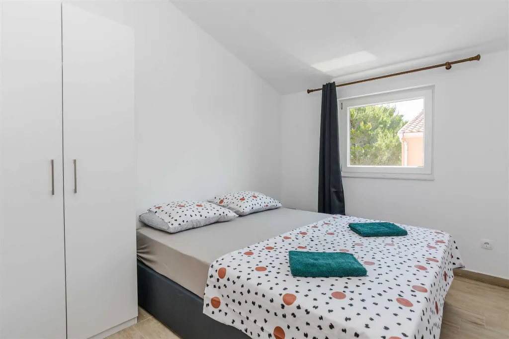 Quiet Apartment in Vir for 4 Guests with Balcony