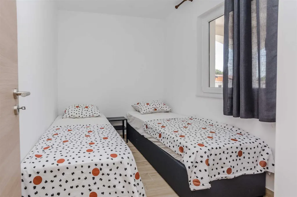 Quiet Apartment in Vir for 4 Guests with Balcony