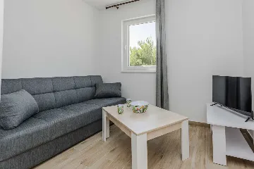 2-Bedroom Apartment in Vir for 4 Guests