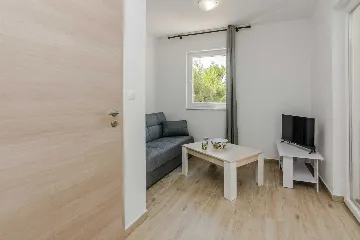 2-Bedroom Apartment in Vir for 4 Guests