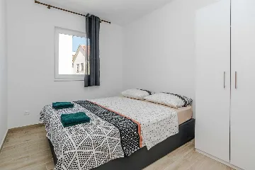 2-Bedroom Apartment in Vir for 4 Guests
