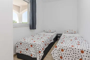 2-Bedroom Apartment in Vir for 4 Guests