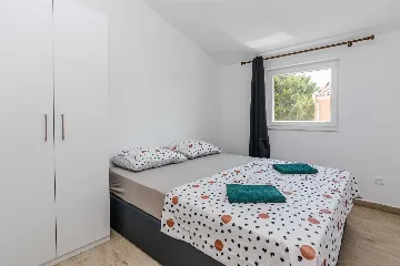 Apartment in Vir for 4 with Partial Sea View