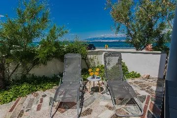 Sea-View Apartment in Vir for 2–4 Guests