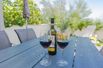 Sea-View Apartment in Vir for 2–4 Guests