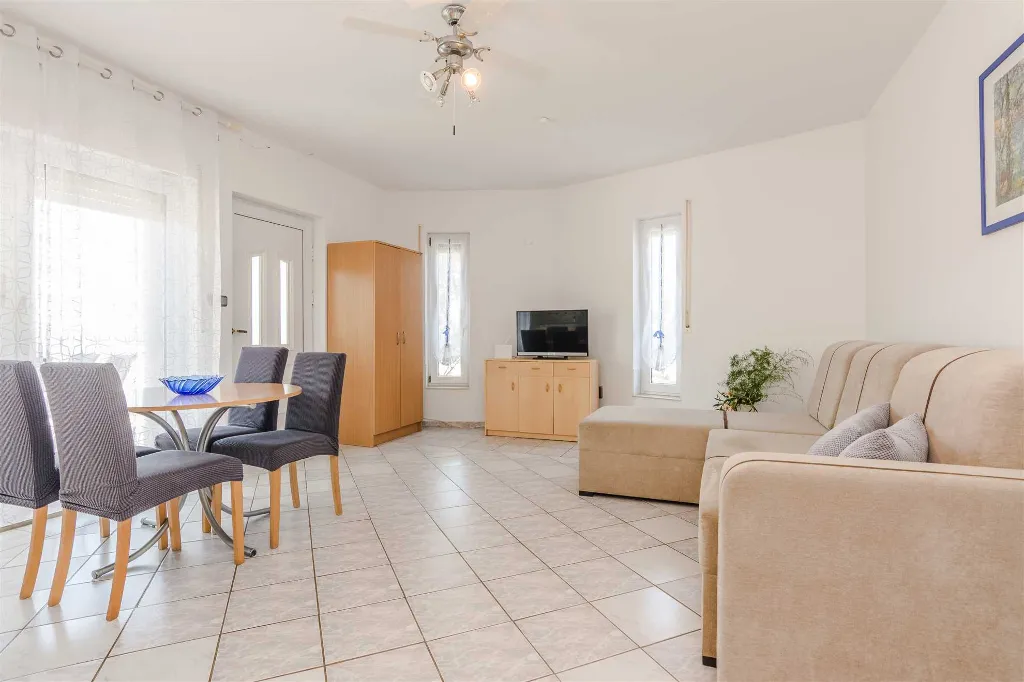 Sea-View Apartment in Vir for 2–4 Guests
