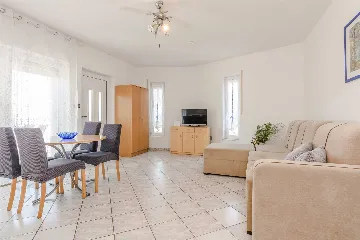 Sea-View Apartment in Vir for 2–4 Guests