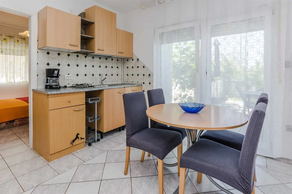 Sea-View Apartment in Vir for 2–4 Guests