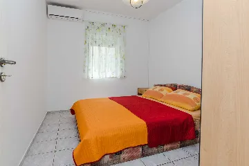 Sea-View Apartment in Vir for 2–4 Guests