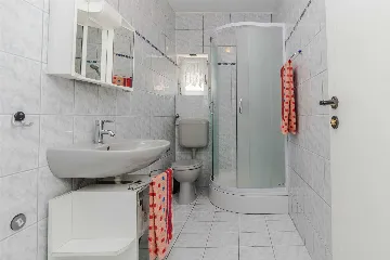 Sea-View Apartment in Vir for 2–4 Guests