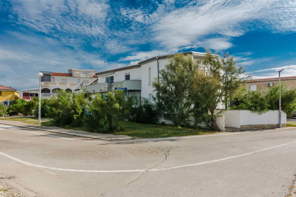 Sea-View Apartment in Vir for 2–4 Guests