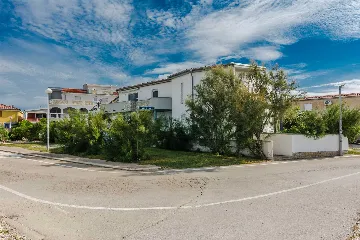 Sea-View Apartment in Vir for 2–4 Guests