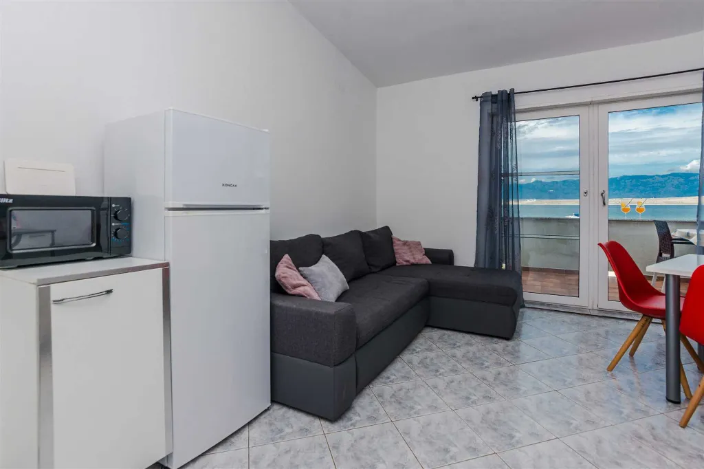 Two-Bedroom Beachfront Apartment in Vir (Up to 5)