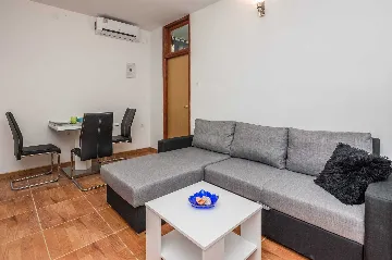 Ground-Floor Apartment in Vir for 5 Guests