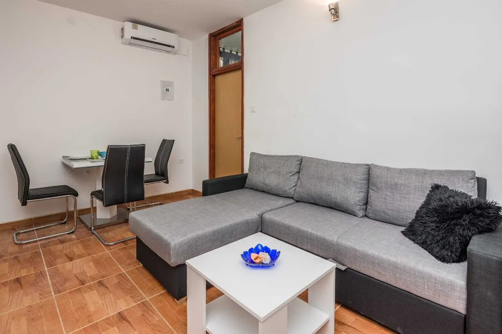 Ground-Floor Apartment in Vir for 5 Guests
