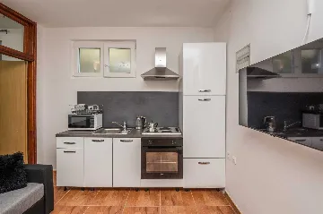 Ground-Floor Apartment in Vir for 5 Guests