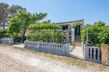 Ground-Floor Apartment in Vir for 5 Guests