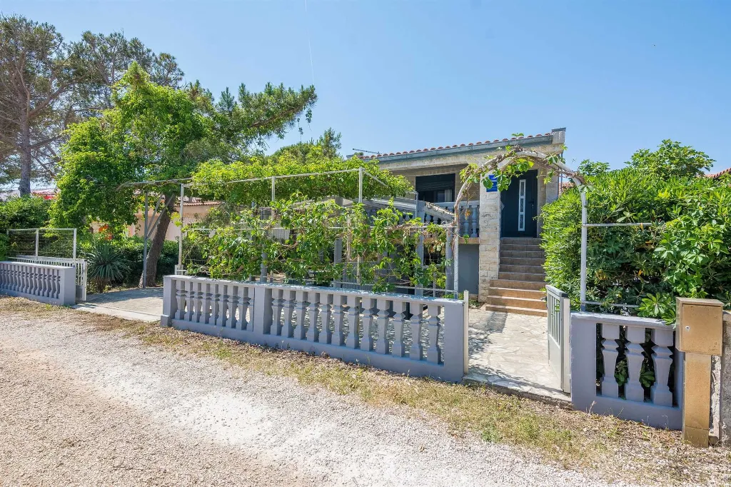 Ground-Floor Apartment in Vir for 5 Guests