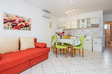 Sea View Apartment for 4 in Vir